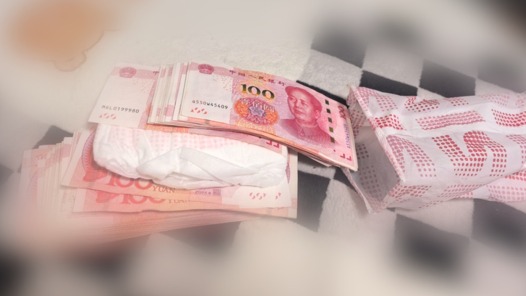 “家里的钱突然就不见了!”户主背对着刷手机,保洁阿姨反复开抽屉盗窃 “家里的钱突然就不见了!”户主背对着刷手机,保洁阿姨反复开抽屉盗窃