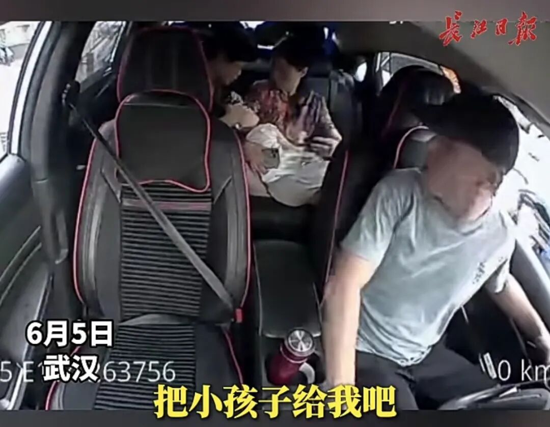 “走啊”,武汉的哥吼的这一嗓子让人泪目…… “走啊”,武汉的哥吼的这一嗓子让人泪目……