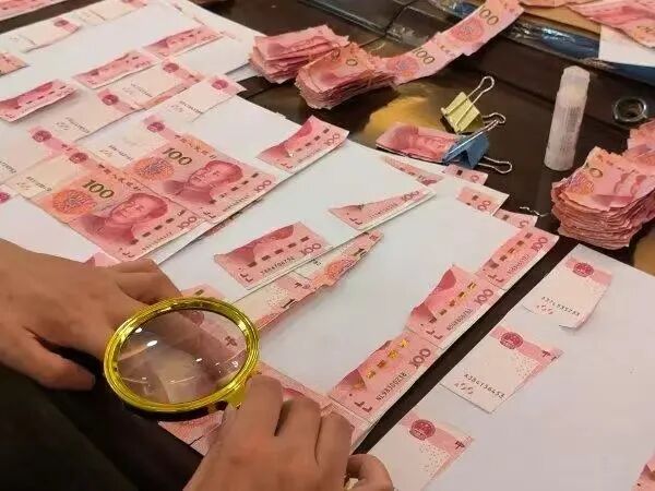 80岁老人撕碎近20万元养老金,每张被撕成五六片!家人紧急求助 80岁老人撕碎近20万元养老金,每张被撕成五六片!家人紧急求助