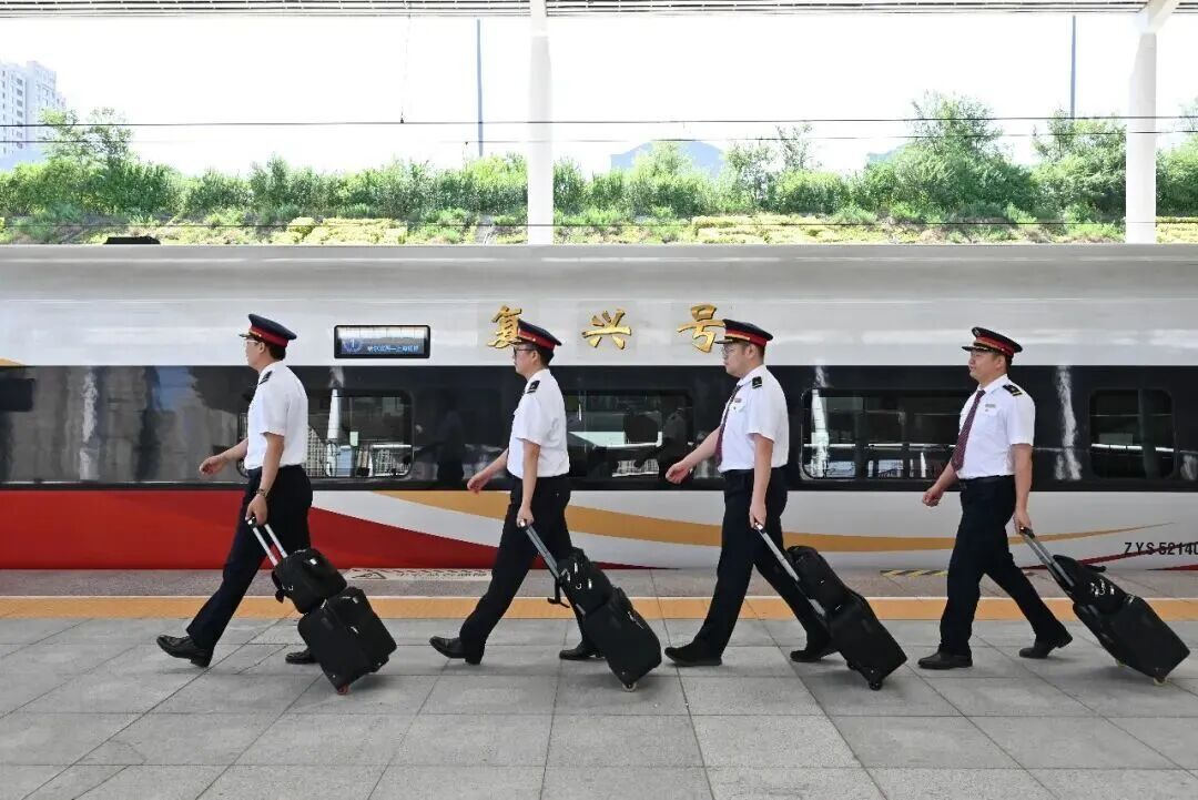 实力超强!考取动车组司机的“驾照”,要经历什么? 实力超强!考取动车组司机的“驾照”,要经历什么?