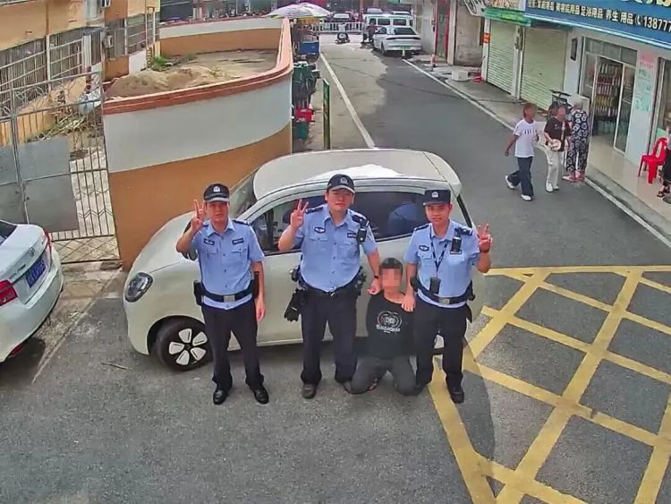 广西灵山一小偷盗窃后，对着公共摄像头“比耶”挑衅，警方：那就比一比！