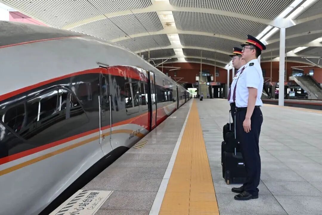 实力超强!考取动车组司机的“驾照”,要经历什么? 实力超强!考取动车组司机的“驾照”,要经历什么?