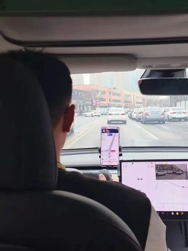 杭州女子带几万元现金打车,司机行驶途中谎报行程,事后却被民警点赞! 杭州女子带几万元现金打车,司机行驶途中谎报行程,事后却被民警点赞!