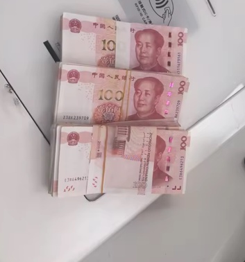 杭州女子带几万元现金打车,司机行驶途中谎报行程,事后却被民警点赞! 杭州女子带几万元现金打车,司机行驶途中谎报行程,事后却被民警点赞!