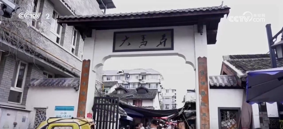 “一朵夏日荷花”撬动城市热度 以荷为媒激活文旅消费新动能 “一朵夏日荷花”撬动城市热度 以荷为媒激活文旅消费新动能