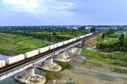 1至5月份国家铁路发送货物16.7亿吨 同比增长1.8% 1至5月份国家铁路发送货物16.7亿吨 同比增长1.8%