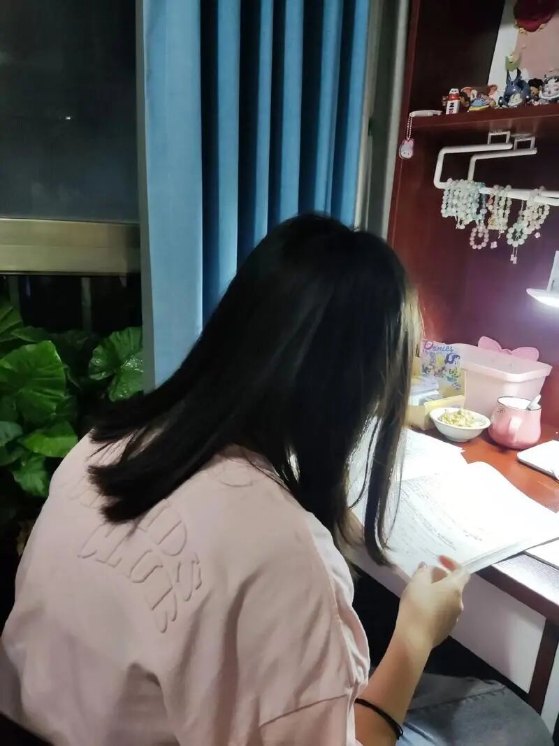 杭州妈妈发帖求助:孩子高考后到底要花多少钱?有网友算出10万天价账单 杭州妈妈发帖求助:孩子高考后到底要花多少钱?有网友算出10万天价账单
