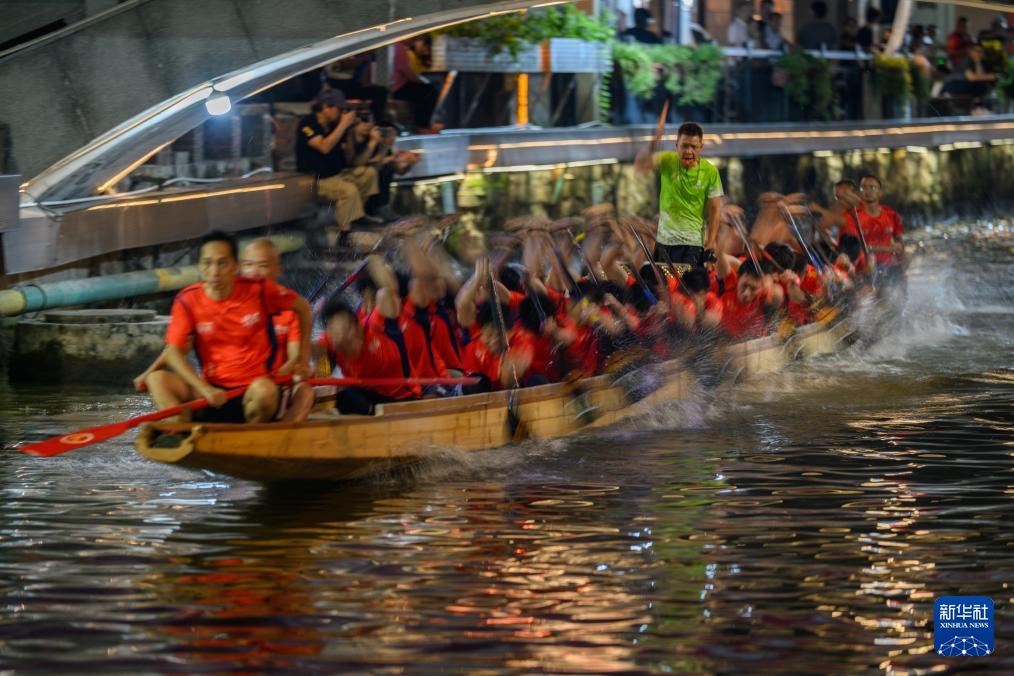 这里的龙船会“漂移” 这里的龙船会“漂移”