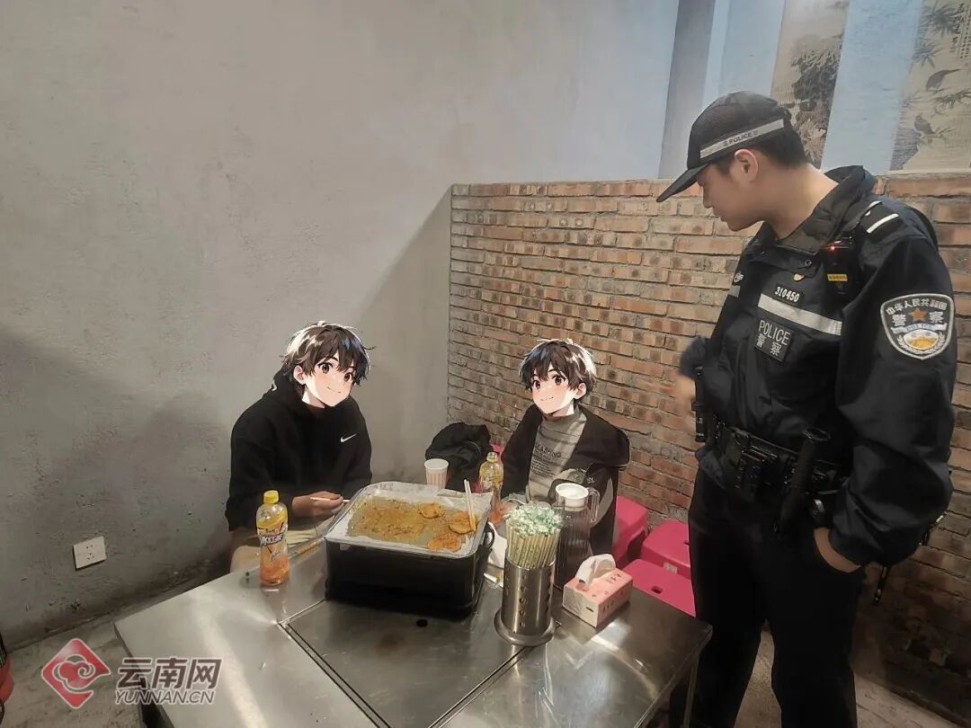 老板为俩逃学的孩子不停加烤串,实则已暗中报警…… 老板为俩逃学的孩子不停加烤串,实则已暗中报警……