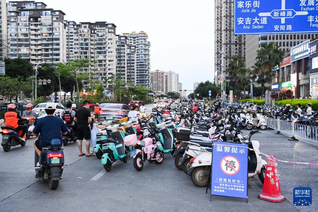 “价格刺客”、乱停乱放……共享单车乱象何解? “价格刺客”、乱停乱放……共享单车乱象何解?