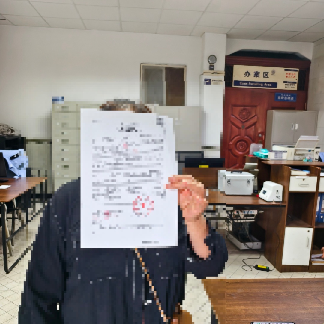 女子将AI编写的假新闻配上“惊世骇俗、石破天惊”的标题发到自媒体 女子将AI编写的假新闻配上“惊世骇俗、石破天惊”的标题发到自媒体