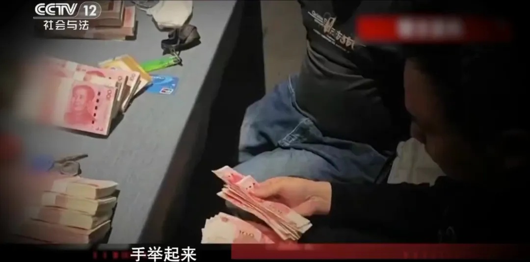 “学霸”印数百万假钞,大部分能通过验钞机!高三时曾有机会保送,因非法持有枪支获刑 “学霸”印数百万假钞,大部分能通过验钞机!高三时曾有机会保送,因非法持有枪支获刑