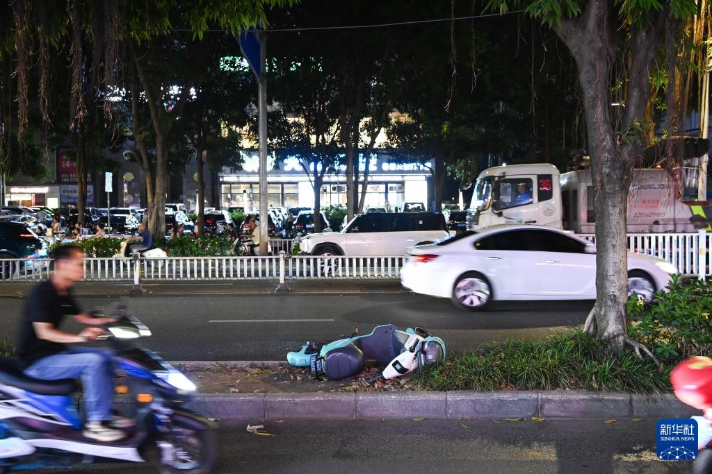 “价格刺客”、乱停乱放……共享单车乱象何解? “价格刺客”、乱停乱放……共享单车乱象何解?