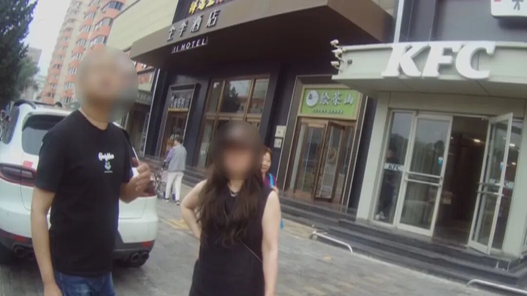醉驾保时捷连撞逃逸还让弟弟顶包,女子被刑拘时竟称:“好嘞,可有地儿吃饭了!” 醉驾保时捷连撞逃逸还让弟弟顶包,女子被刑拘时竟称:“好嘞,可有地儿吃饭了!”