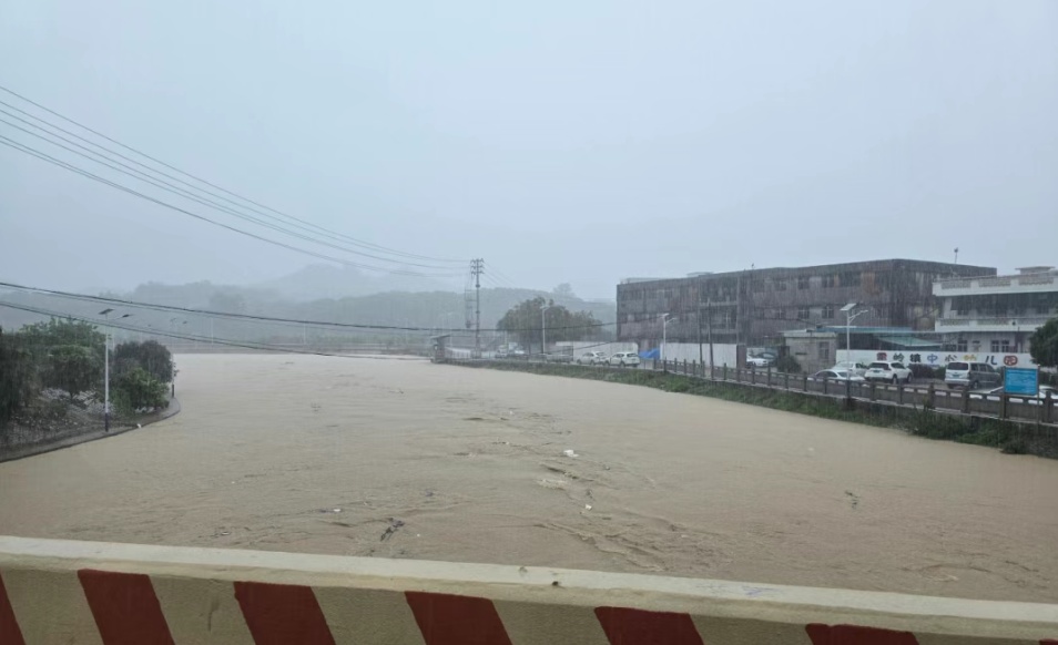 累计转移超1.3万人!广东这波雨极端性强、持续性明显 累计转移超1.3万人!广东这波雨极端性强、持续性明显