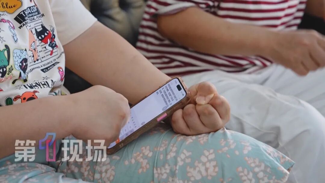 深大硕士患上罕见病,毕业作品爆火!“她带着强行把手指掰直的指套,用力书写着...” 深大硕士患上罕见病,毕业作品爆火!“她带着强行把手指掰直的指套,用力书写着...”