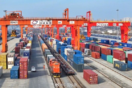 1至5月份国家铁路发送货物16.7亿吨 同比增长1.8% 1至5月份国家铁路发送货物16.7亿吨 同比增长1.8%