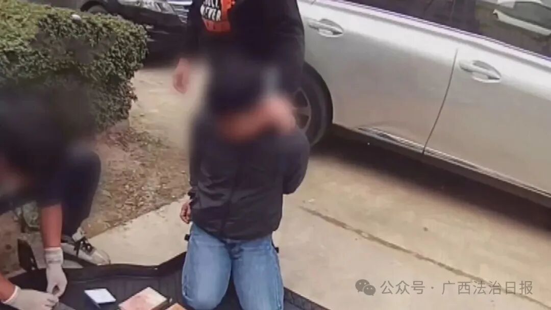 惊心动魄!广西警方侦破一起特大跨境贩毒案件,细节披露 → 惊心动魄!广西警方侦破一起特大跨境贩毒案件,细节披露 →
