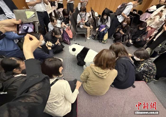 大熊猫“香香”家族生日会在东京举办 大熊猫“香香”家族生日会在东京举办