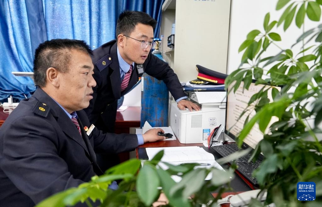 一名高原铁路人的“天路”守望 一名高原铁路人的“天路”守望