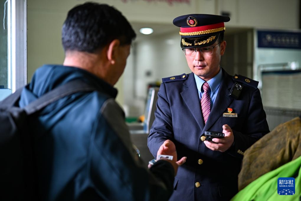 一名高原铁路人的“天路”守望 一名高原铁路人的“天路”守望