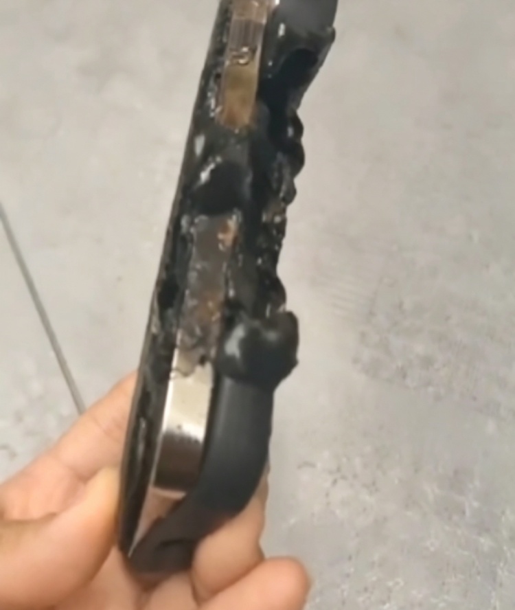 凌晨耳边突然传来“火箭喷射”的声响?女子惊醒看见枕边一幕,立马抱起女儿逃出房间 凌晨耳边突然传来“火箭喷射”的声响?女子惊醒看见枕边一幕,立马抱起女儿逃出房间