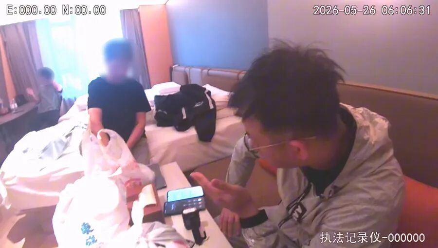 76岁上海阿婆被星探邀约做代言人,还差点参加春晚彩排?警方紧急拦停3次! 76岁上海阿婆被星探邀约做代言人,还差点参加春晚彩排?警方紧急拦停3次!