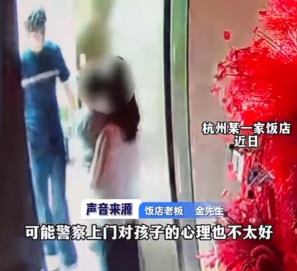 一家五口就餐,妈妈顺走店内手办!老板发声:手办刚从直播间抢到,怕影响孩子没报警 一家五口就餐,妈妈顺走店内手办!老板发声:手办刚从直播间抢到,怕影响孩子没报警