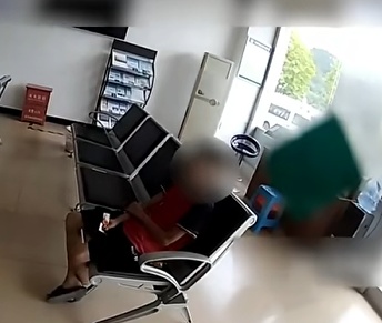 12岁男孩独自开车上高速超6小时 被收费员询问时谎称是身材矮小的成年人 12岁男孩独自开车上高速超6小时 被收费员询问时谎称是身材矮小的成年人