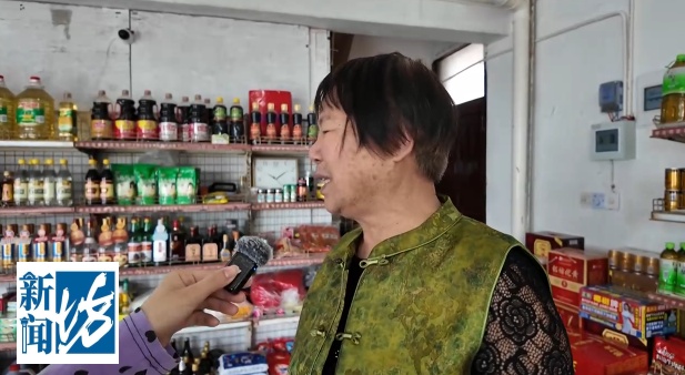 沪一阿姨急煞!现金、黄金装在大衣里扔了,民警翻找垃圾堆2小时 沪一阿姨急煞!现金、黄金装在大衣里扔了,民警翻找垃圾堆2小时