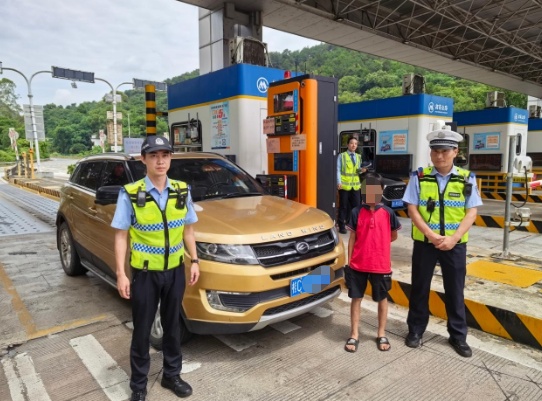 12岁男孩偷开邻居车在高速路狂飙6小时!面对民警询问谎称“我有矮小症!” 12岁男孩偷开邻居车在高速路狂飙6小时!面对民警询问谎称“我有矮小症!”