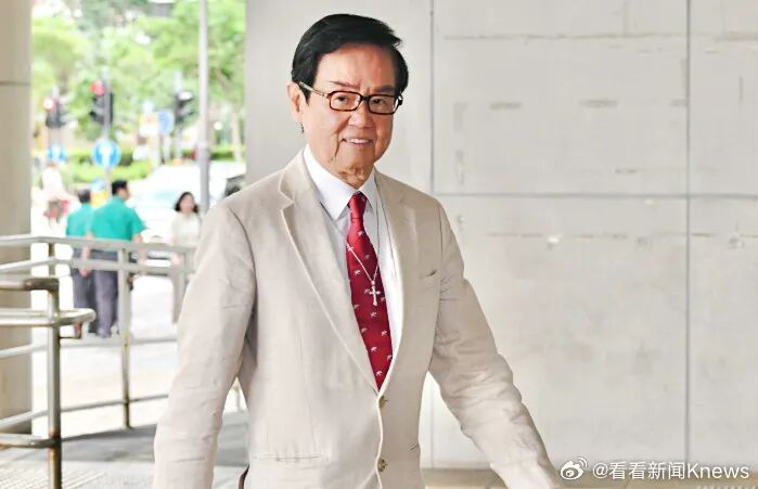 80岁香港艺人黄百鸣今日入狱服刑;因内幕交易罪获刑5个月,担保被批准撤销,须即时服刑 80岁香港艺人黄百鸣今日入狱服刑;因内幕交易罪获刑5个月,担保被批准撤销,须即时服刑
