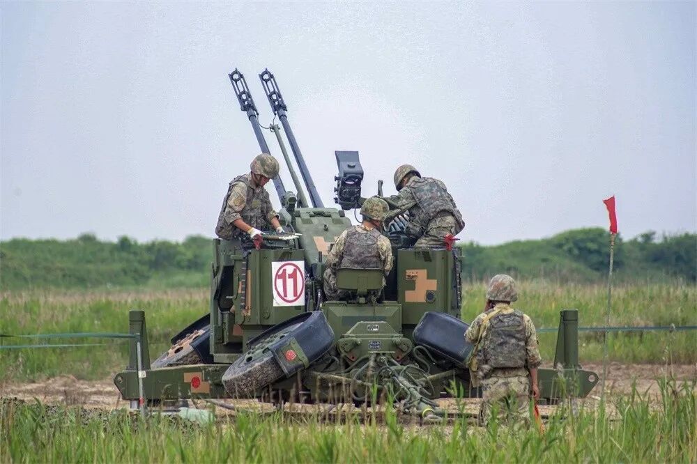跨昼夜实弹射击,火力全开! 跨昼夜实弹射击,火力全开!