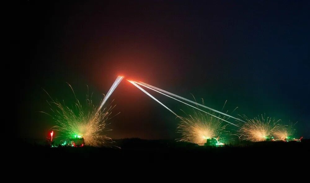 跨昼夜实弹射击,火力全开! 跨昼夜实弹射击,火力全开!