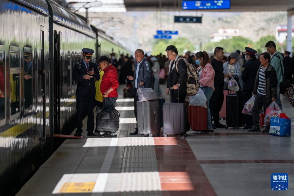 青藏铁路拉萨站:20年累计到发旅客6300万余人次 青藏铁路拉萨站:20年累计到发旅客6300万余人次
