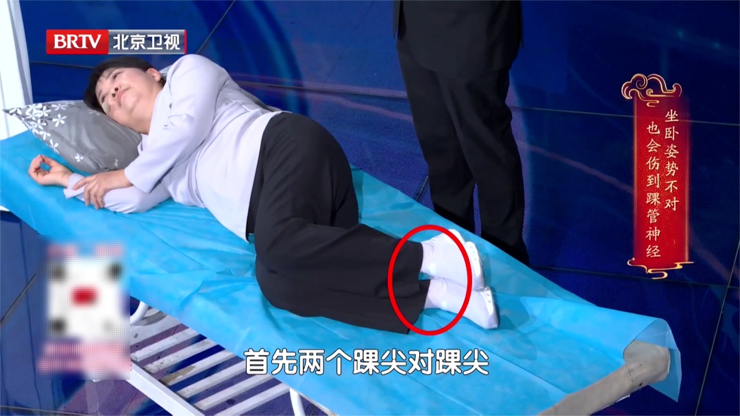 走路多了脚疼不正常?医生:这种疼可能是神经在报警,两个小妙招,轻松护足 走路多了脚疼不正常?医生:这种疼可能是神经在报警,两个小妙招,轻松护足