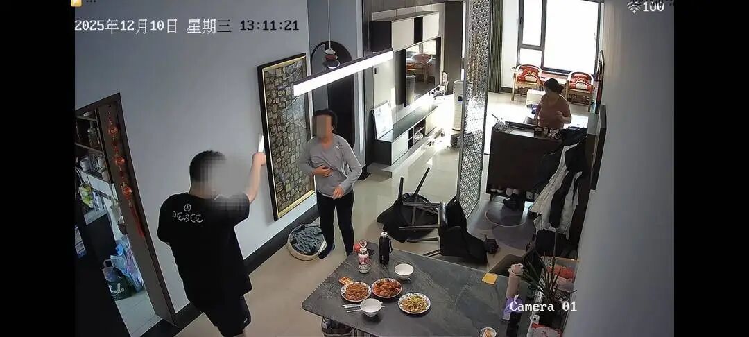产后55天被丈夫殴打,她自述已是第六次被施暴,当事人:同为带货主播被骗入职男方公司 产后55天被丈夫殴打,她自述已是第六次被施暴,当事人:同为带货主播被骗入职男方公司