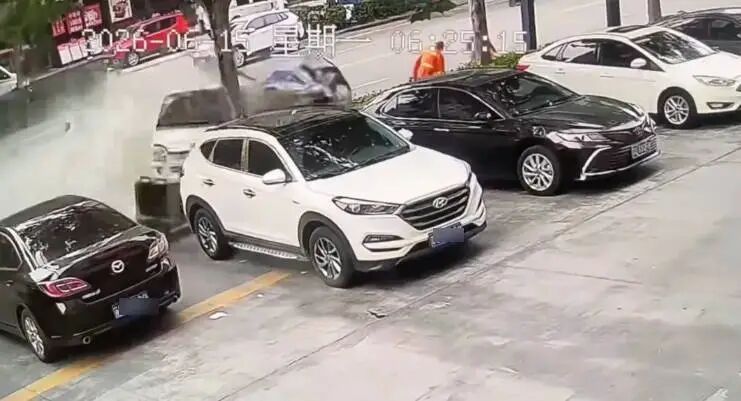 两名环卫工人清晨被撞不幸身亡,警方通报:胡某某(女,23岁) 醉驾 两名环卫工人清晨被撞不幸身亡,警方通报:胡某某(女,23岁) 醉驾