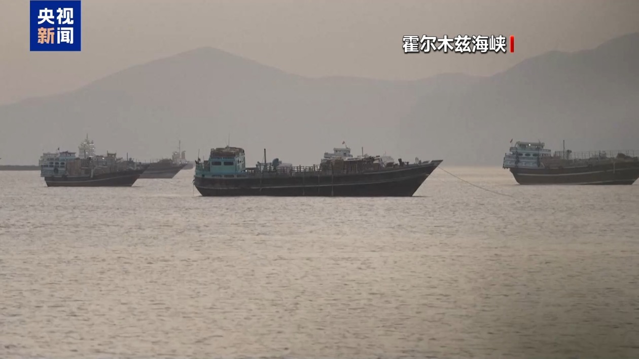 3艘伊朗油轮通过霍尔木兹海峡 3艘伊朗油轮通过霍尔木兹海峡