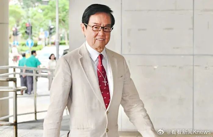 黄百鸣今天主动申请入狱服刑,此前因内幕交易罪被判监禁5个月获准保释 黄百鸣今天主动申请入狱服刑,此前因内幕交易罪被判监禁5个月获准保释