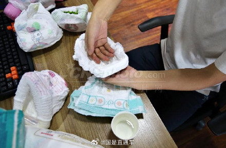 纸尿裤和传统尿布哪个好？医生建议婴幼儿首选棉质尿布