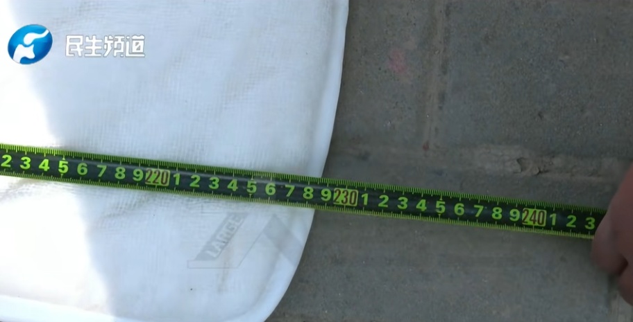 男子网购棉被,仅退款7条后又连续下单!65岁商家跨越3000公里维权,3个网店1380单仅退款,网友热议—— 男子网购棉被,仅退款7条后又连续下单!65岁商家跨越3000公里维权,3个网店1380单仅退款,网友热议——