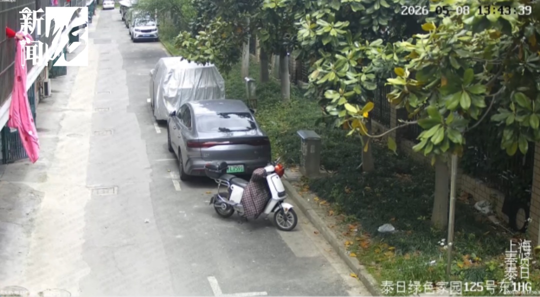 尴尬!沪一女子把老公送的63克金项链藏枕头下,晒被子时甩走了… 尴尬!沪一女子把老公送的63克金项链藏枕头下,晒被子时甩走了…