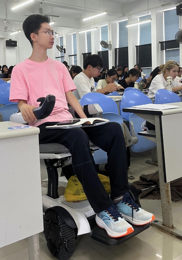 高位截瘫休学3年后重返校园,保持专业排名第一并考研成功,本人发声 高位截瘫休学3年后重返校园,保持专业排名第一并考研成功,本人发声