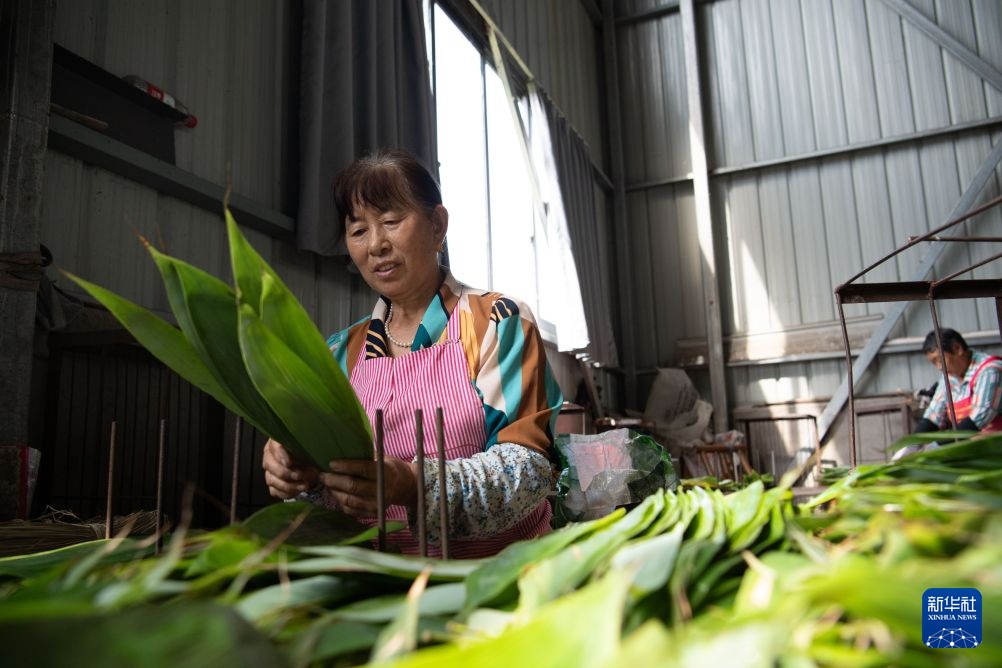 青青箬叶裹风味 缕缕粽香迎端午 青青箬叶裹风味 缕缕粽香迎端午