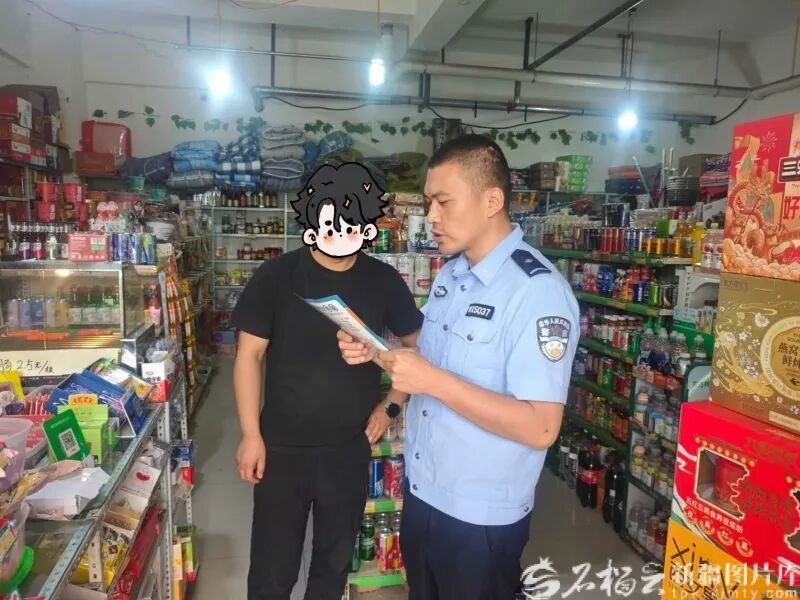 新疆一男子收到快递，拆开后惊呆了！竟是一块金子，还有一个二维码，立即报警