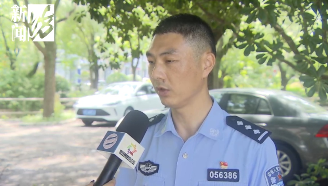 尴尬!沪一女子把老公送的63克金项链藏枕头下,晒被子时甩走了… 尴尬!沪一女子把老公送的63克金项链藏枕头下,晒被子时甩走了…