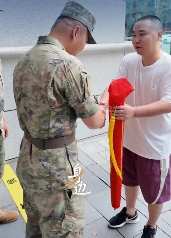 凌晨，网约车突然停在军营门口……“我知道他们一定会救我”