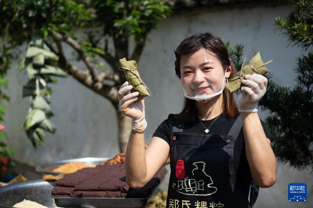 青青箬叶裹风味 缕缕粽香迎端午 青青箬叶裹风味 缕缕粽香迎端午