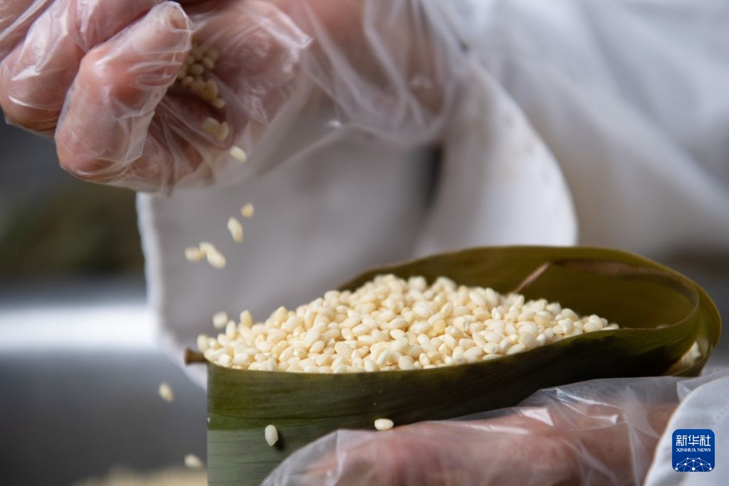 青青箬叶裹风味 缕缕粽香迎端午 青青箬叶裹风味 缕缕粽香迎端午